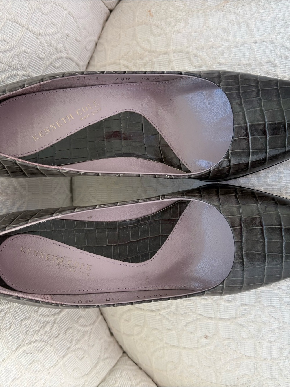 Kenneth Cole Croc-Embossed Pointed Toe Flats in Dark Gray with Mauve Insole